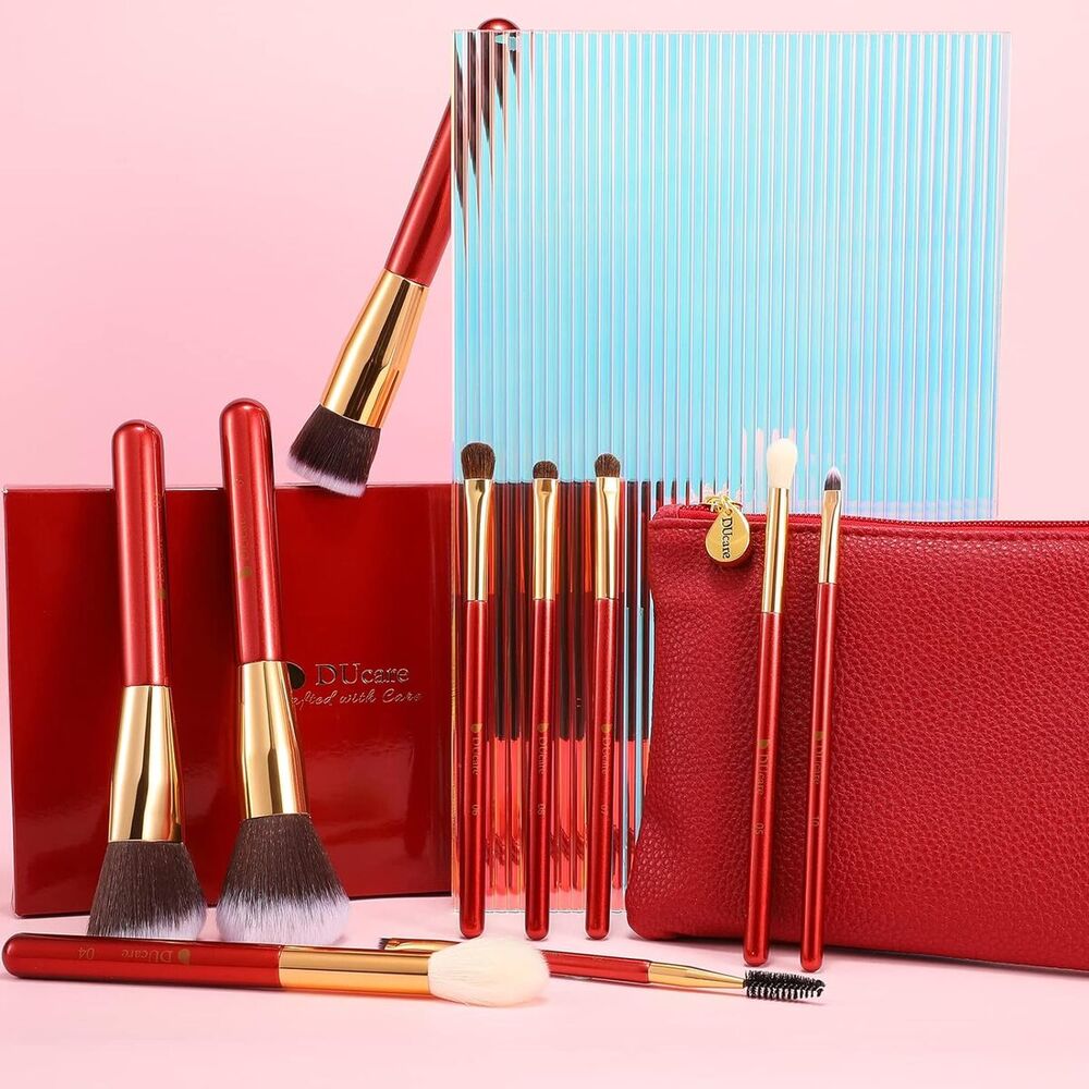 Set DUcare à manches rouges avec sa pochette assortie