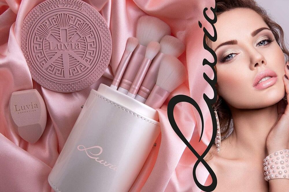 Pinceaux Luvia rose poudré dans leur pot en céramique