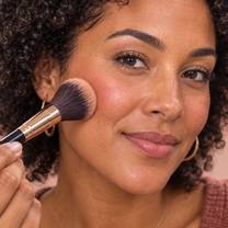 Portrait de Chloé, fondatrice de Pinceau-maquillage.com